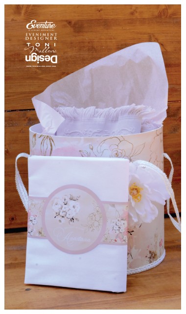 Trusou botez  brodat pentru fetite cu bujori roz, Floralia 7